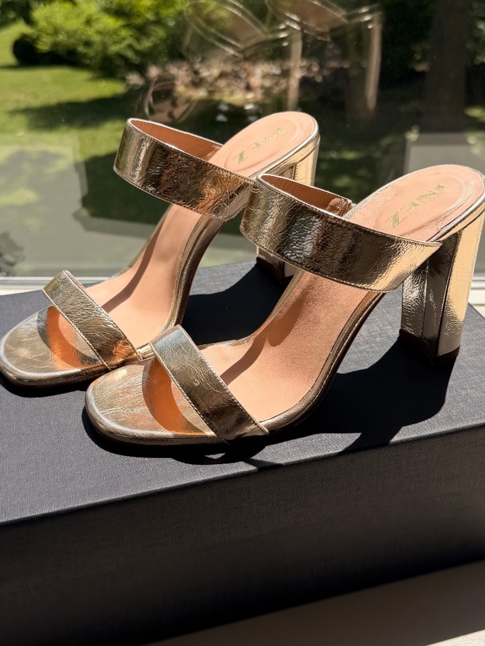 INEZ Sara Gold Metallic BRAND NEW / 7.5B (38)